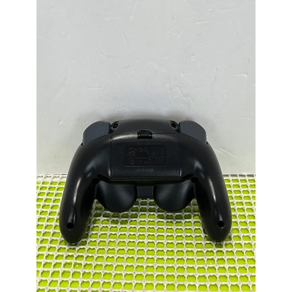 Pelican G3 Wireless Controller Nintendo GameCube Black Silver PL7055 No Receiver